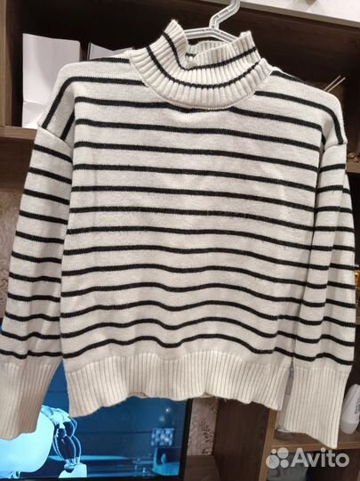 Свитер полосатый