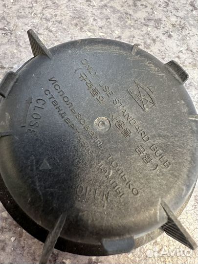 Заглушка фары Kia Sorento 4