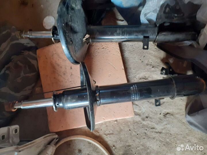 Амортизаторы передние