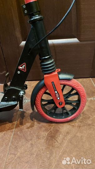Самокат с ручным тормозом