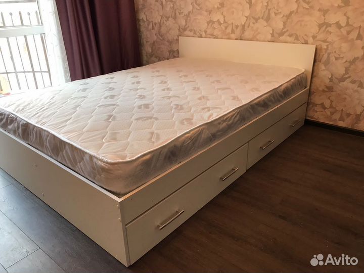 Кровать двуспальная