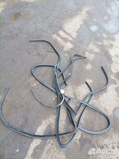 Дверной уплотнитель Nissan Primera P12