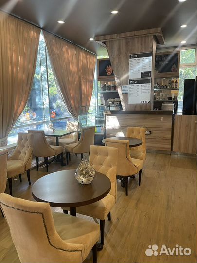 Бариста в кофейню