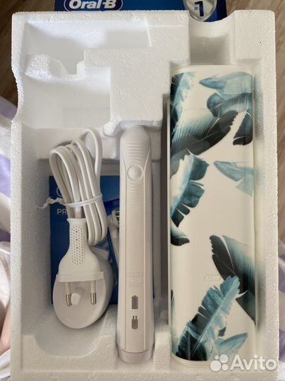 Электрическая зубная щетка Oral-B Pro 750