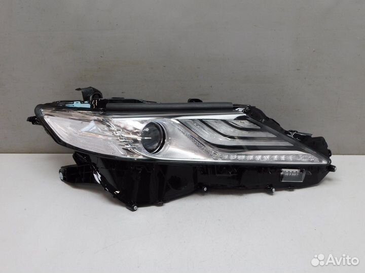Фара правая Toyota Camry