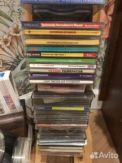 Полка для CD и DVD дисков, коллекция дисков