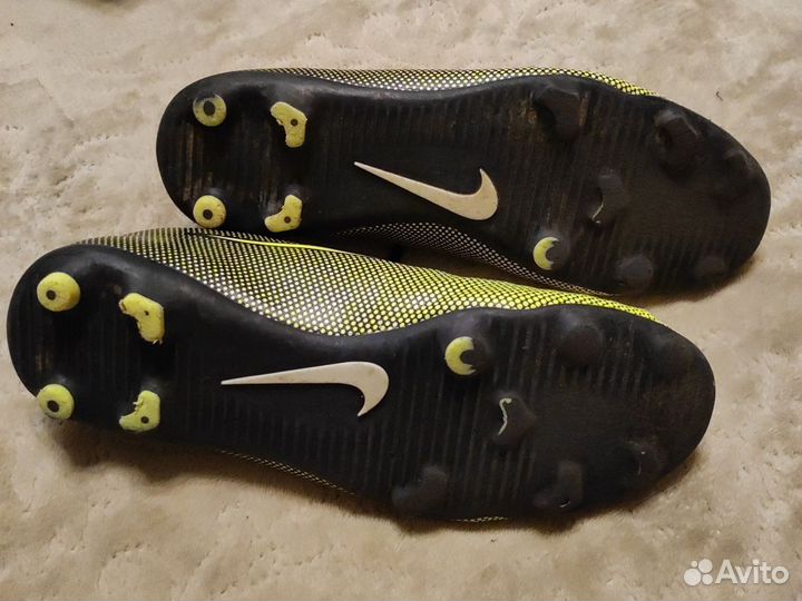 Футбольные бутсы nike