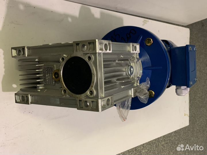 Мотор редуктор червячный nmrv075 передаточное i40