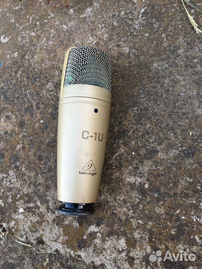 Студийный микрофон