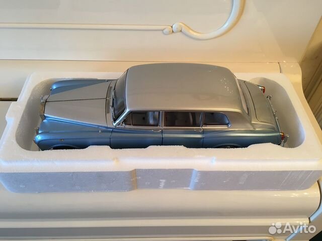 Модель автомобиля 1/18 Rolls Royce Phantom