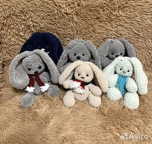 Вязаные игрушки ручной работы Зайки