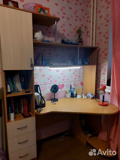 Школьный стол со шкафом