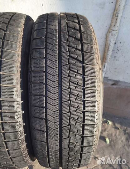 Bridgestone Blizzak VRX 215/60 R17 99S