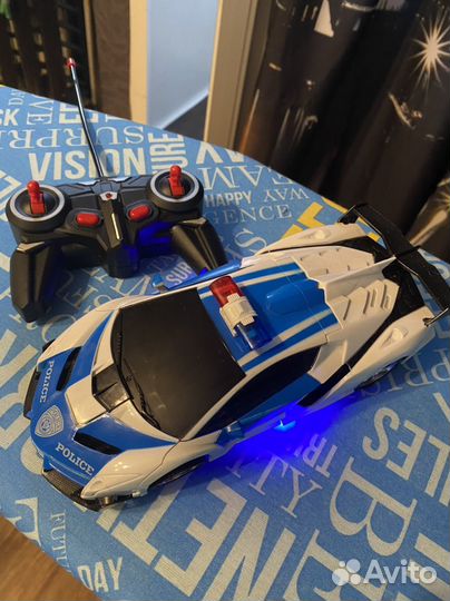 Машина-робот, на пульте