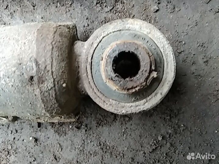 Задние амортизаторы Toyota RAV4 AT 4wd