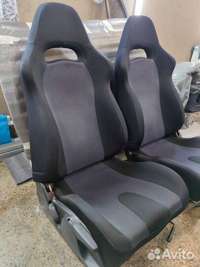 Сиденья передние Subaru WRX STI