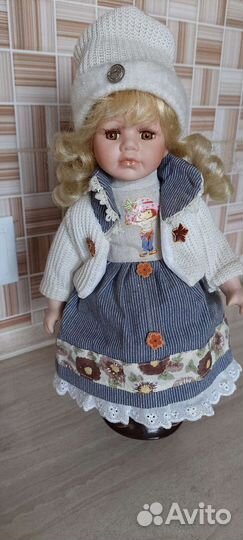 Кукла фарфоровая коллекционная