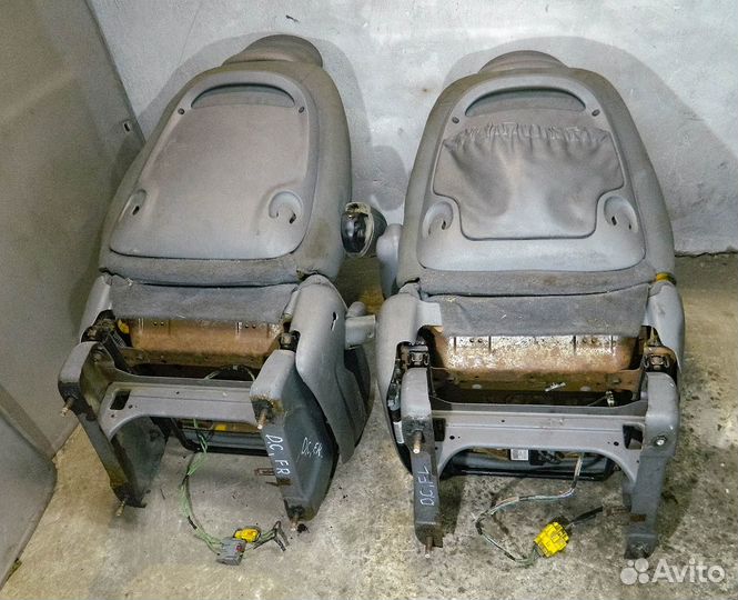 Сиденья передние с диваном Dodge Caravan 4