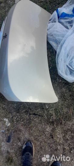 Крышка багажника на Пежо 206