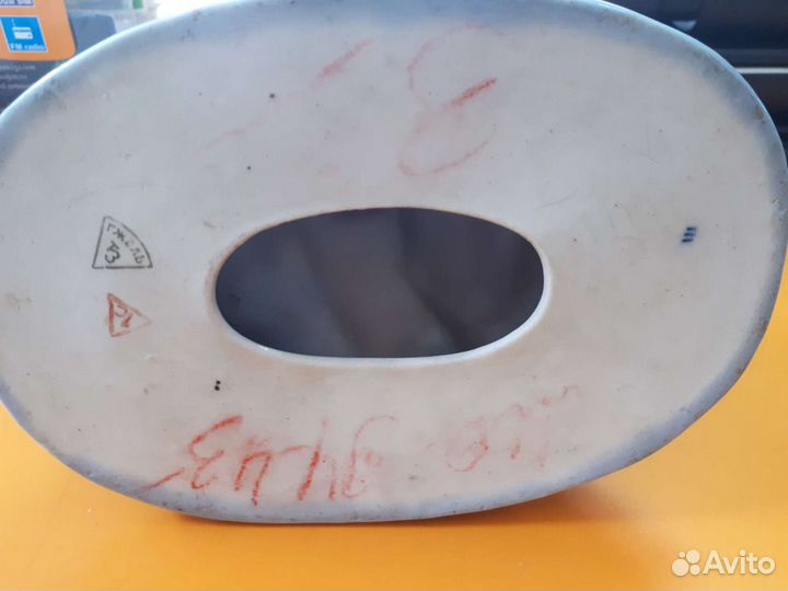 Фарфоровая статуэтка Иван царевич с лягушкой