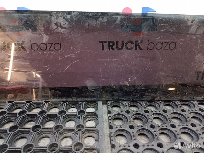 81629442008 Стекло боковое верхнее