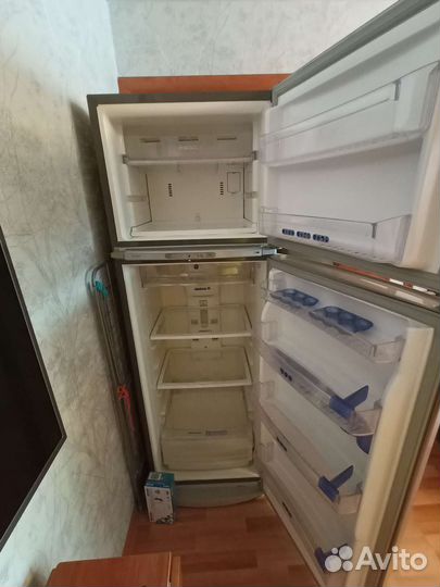 Холодильник Whirpool