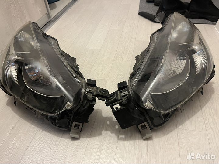 Фара левая + правая Mazda Demio DJ 10018368