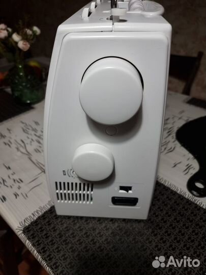 Швейная машинка Bernette Milan 5