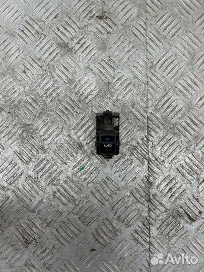 Кнопка стеклоподъемника передняя левая Тойота Коро