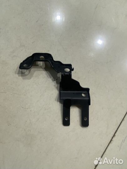 Кронштейн(крепление) кузова (Kia Seltos)