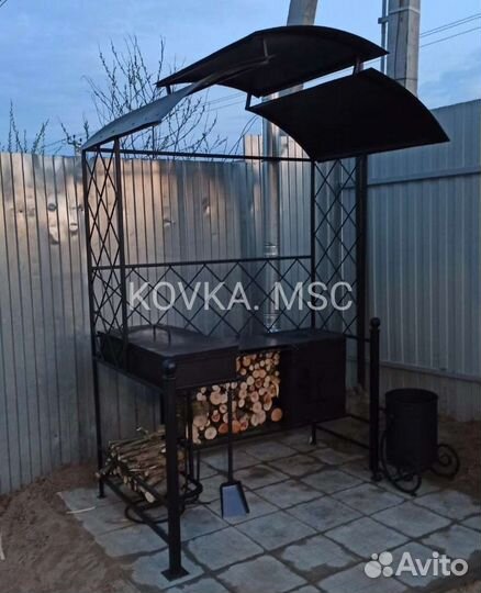 Мангал с крышей