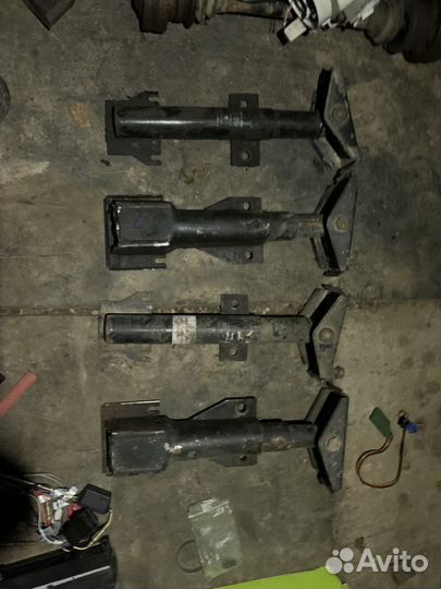 Кронштейн переднего бампера е34