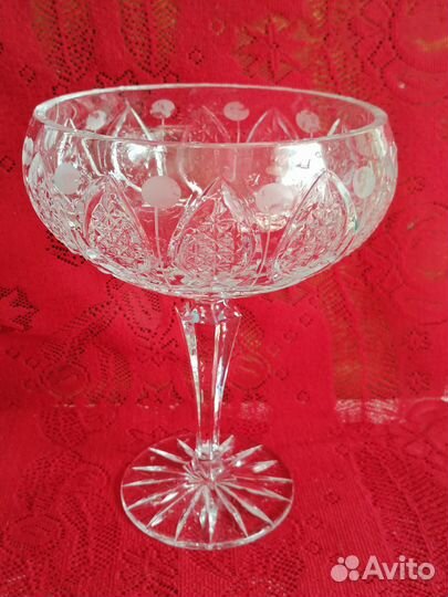 Конфетница на ножке