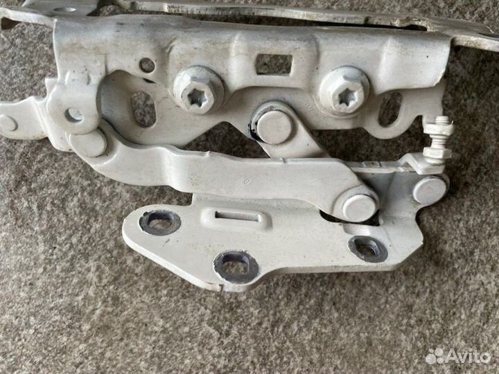 Петля капота левая Mercedes-Benz Cls Amg C218/X218