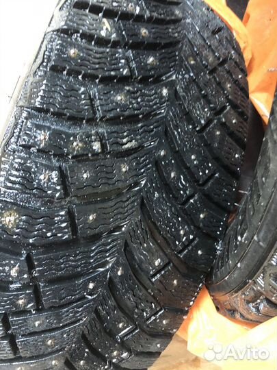 Michelin X-Ice North 4 215/55 R17