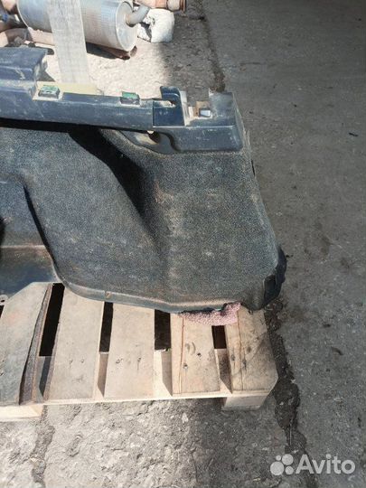 Обшивка багажника левая Mazda 626 GF 1.8 FP 90 лс