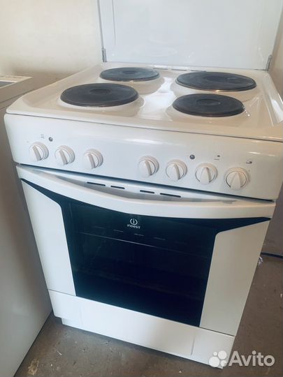 Плита электрическая Indest, 60 на 60 см. С крышкой