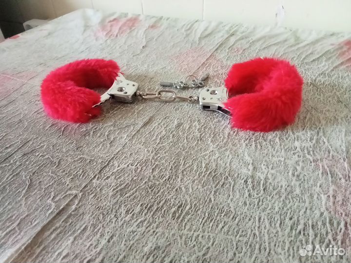 Наручники меховые