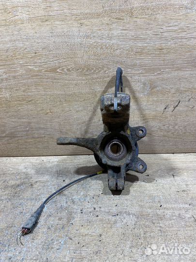 Поворотный кулак левый Ford Fusion X80