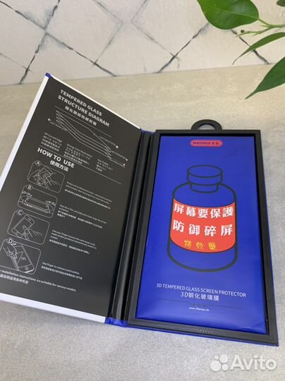 Защитное стекло 3D Remax GL-27 на iPhone