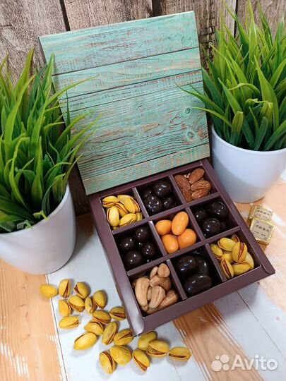 Подарочный набор для мужчины: орехи сладости