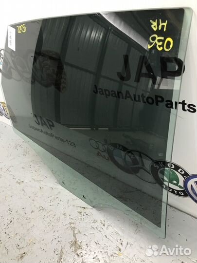 Стекло двери заднее правое Audi Q3 8U cpsa 2012