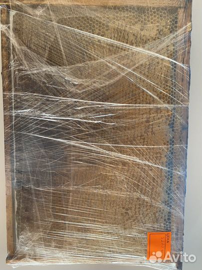 Свежий мед в сотах