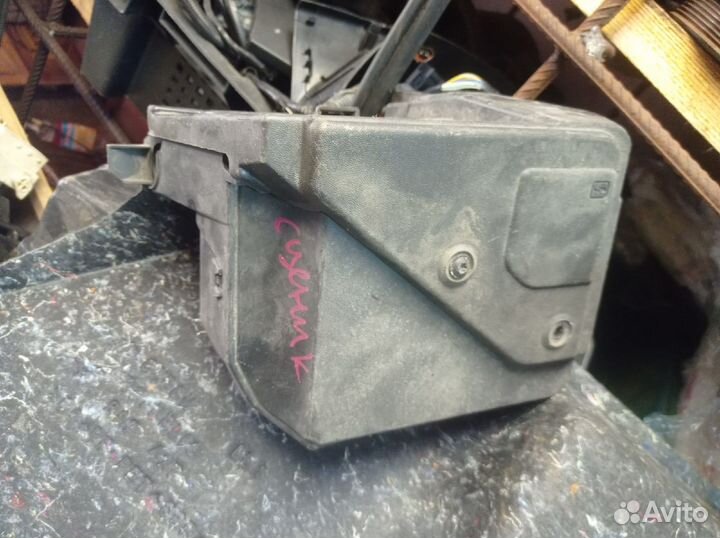 Корпус предохранителей 8200356340 рено сценик 2