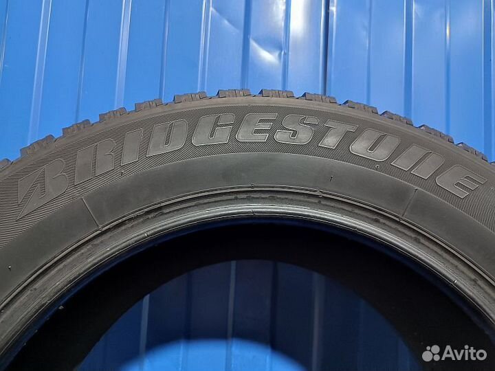 Bridgestone Ice Cruiser 7000 215/60 R16