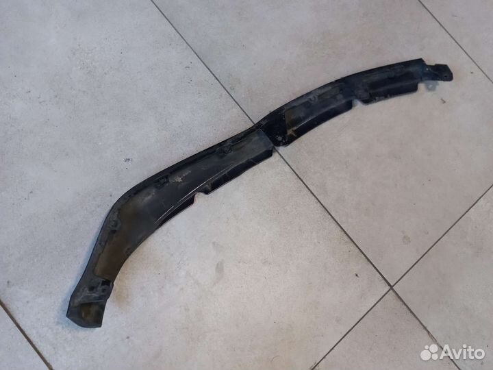 Губа переднего бампера левая lexus is 250