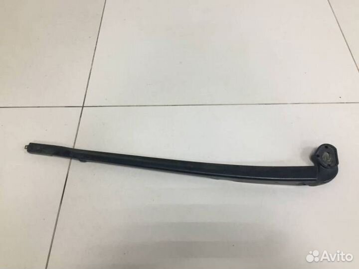 Поводок стеклоочистителя передний правый Seat Leon