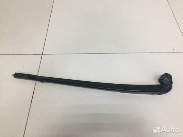 Поводок стеклоочистителя передний правый Seat Leon