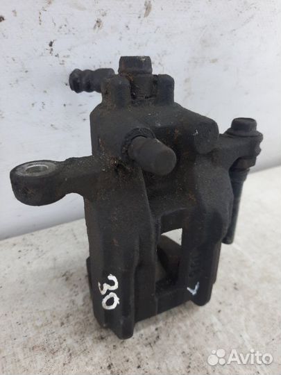 Суппорт тормозной задний левый Honda Cr-V