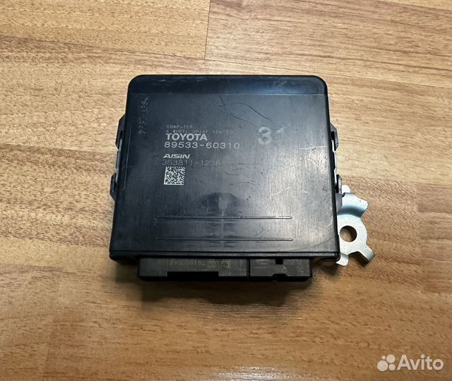 Блок управления подвеской 89533-60310 Toyota LC200